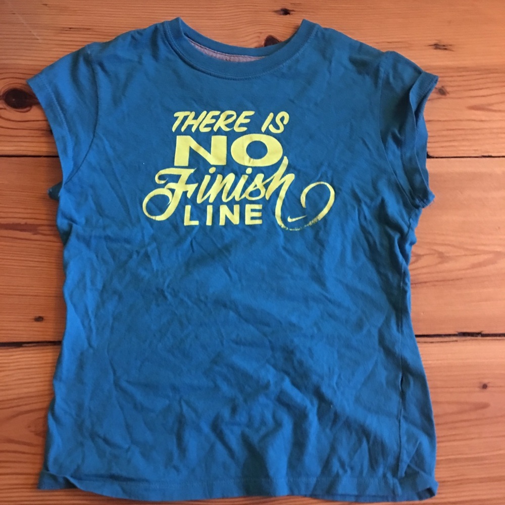 Girls Nike T-shirt medium